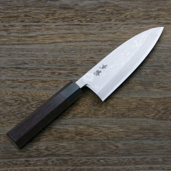 出刃包丁とは？魚を捌くための道具を徹底解説！おすすめ商品も